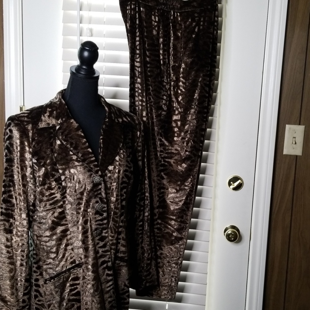 Pant suit - Picture 2 of 3